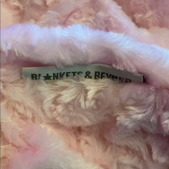 Pink fur swaddle - Picture 4 of 4